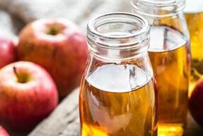 apple cider vinegar for the treatment of nail fungus